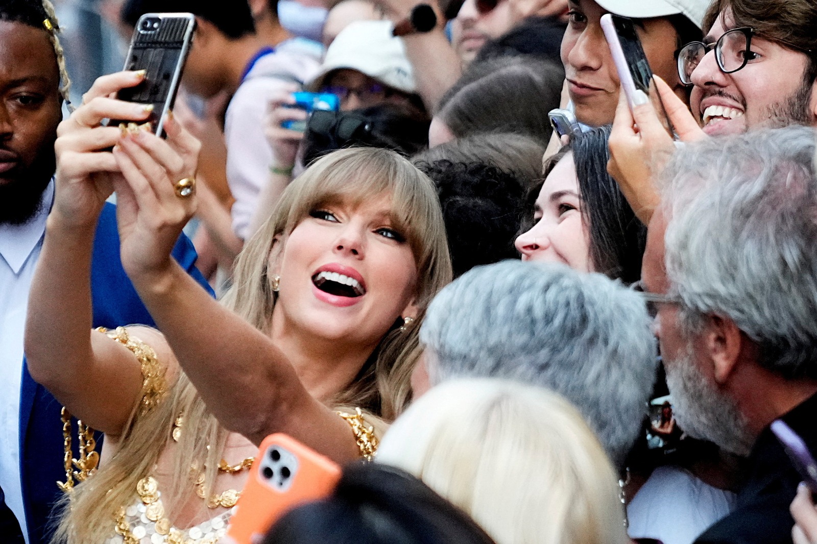Taylor Swift With Her Fans